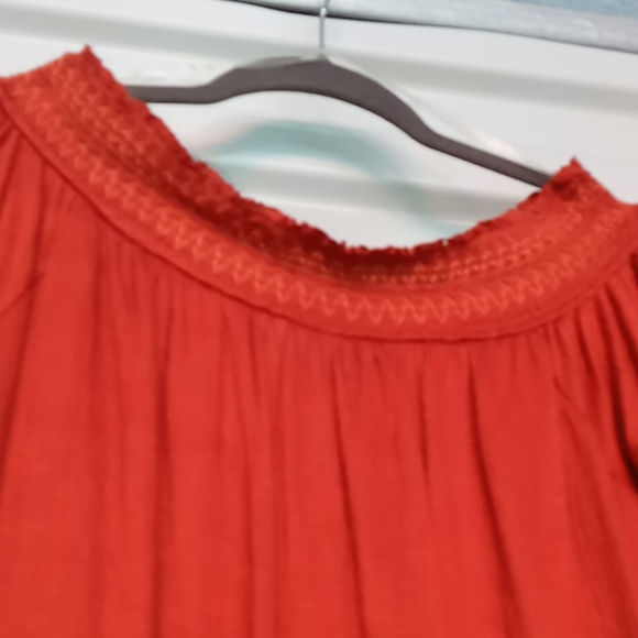 Women's short sleeve crop top size small - Picture 2 of 3